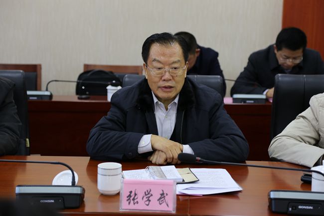 1、集團(tuán)張學(xué)武董事長(zhǎng)與迪慶州領(lǐng)導(dǎo)開展扶貧工作座談_副本.jpg