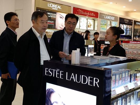 國有重點大型企業(yè)監(jiān)事會趙小平主席一行考察瑞麗、畹町兩家免稅店