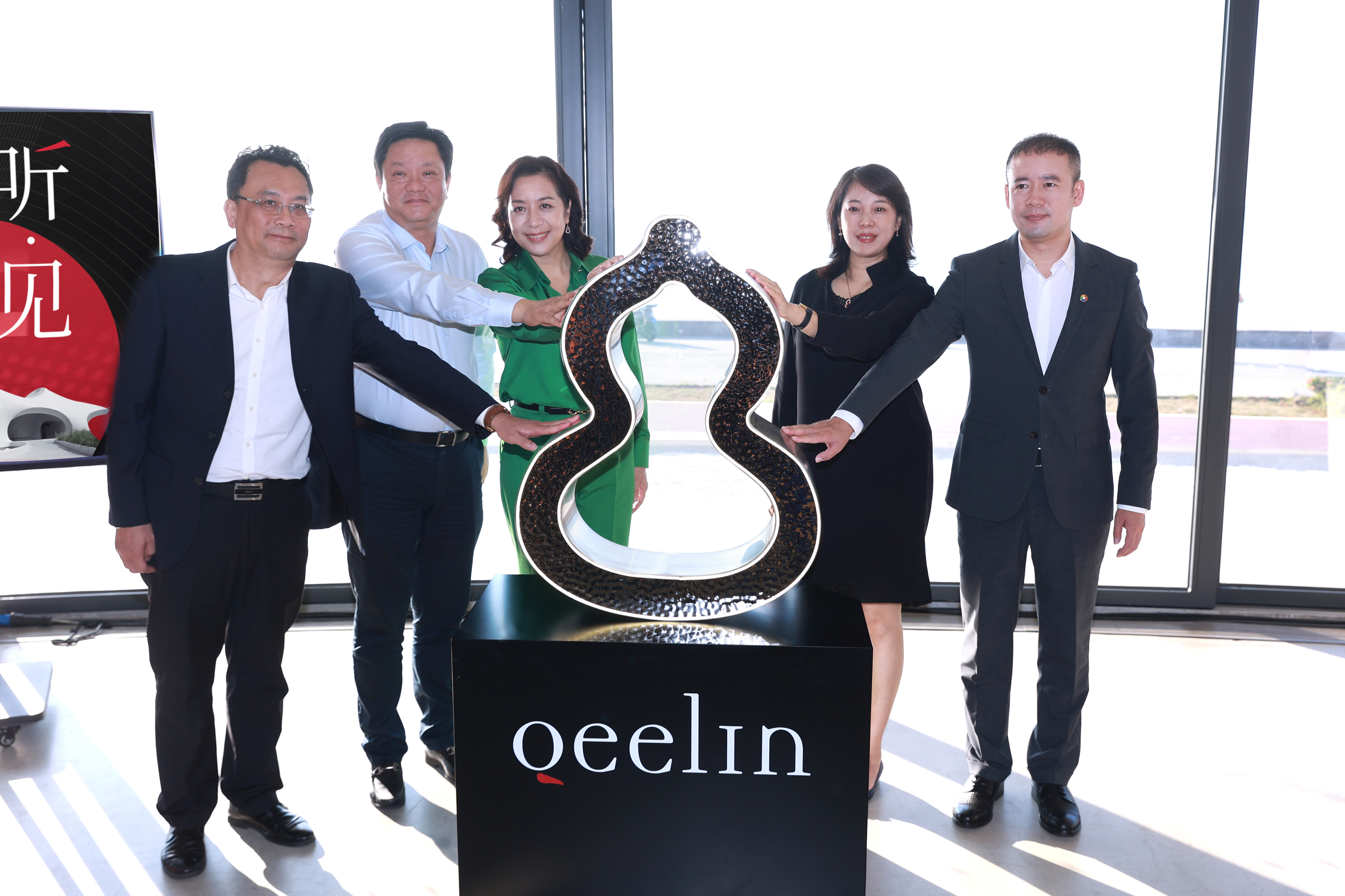 “聽·見永恒的回響” cdf×Qeelin×云洞跨界主題展在?？谠贫磮D書館啟幕